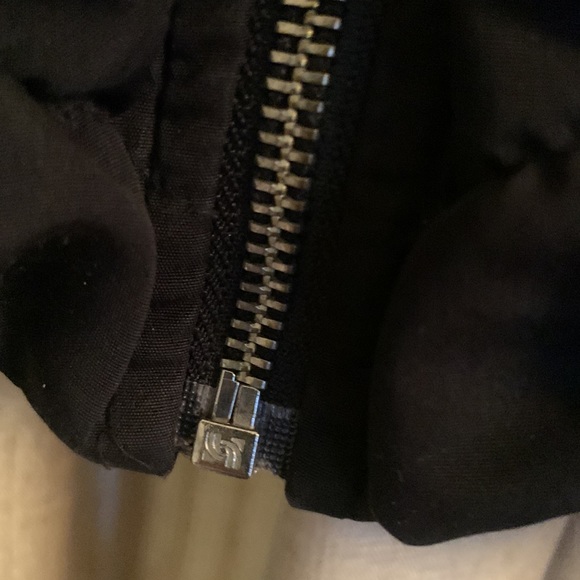 Lightweight staple H&M Divided Black Puffer with silver metal zipper S/M - Picture 3 of 9